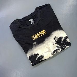 Men Original Levi’s tee